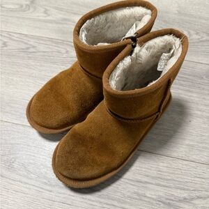 Koolaburra Tan Boots with Plush Lining